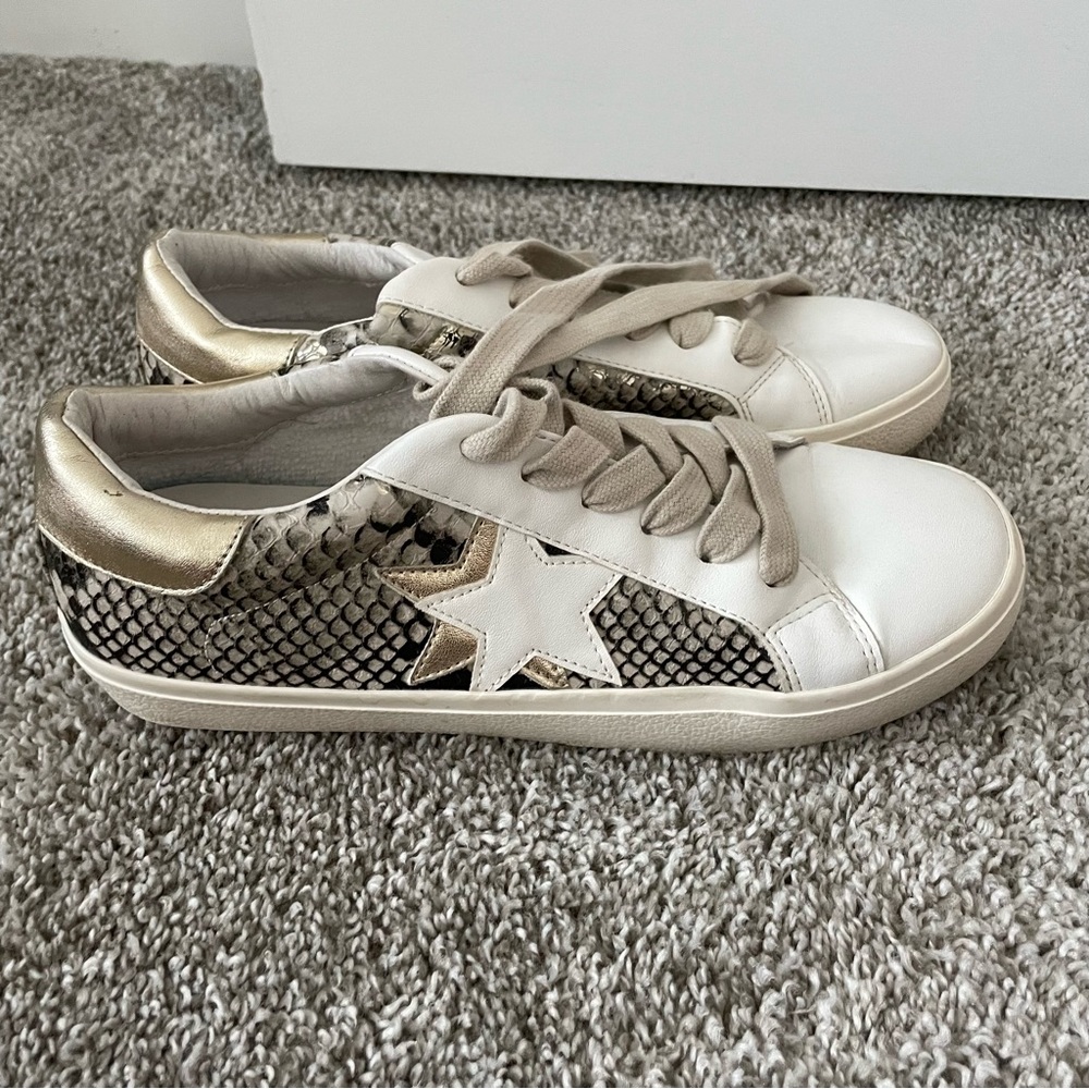 Steve Madden sneaker
